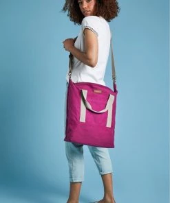 Weird Fish Pink Kingham Canvas Holdall Bag -Weird Fish Sales unnamed file 1031 scaled