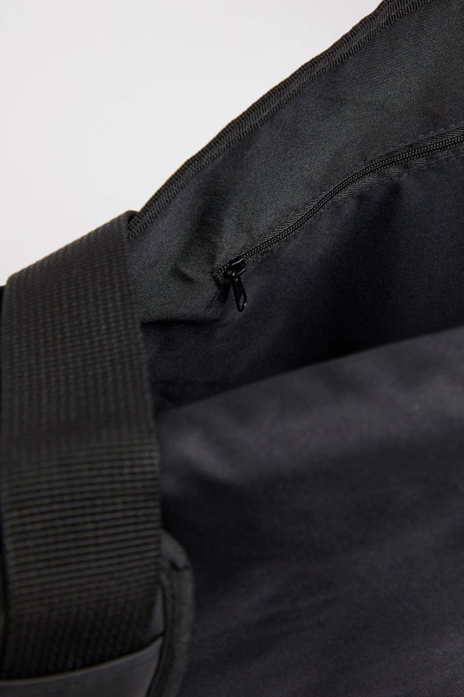 Weird Fish Green Hampton Messenger Bag 4 Weird Fish Green Hampton Messenger Bag - Image 4